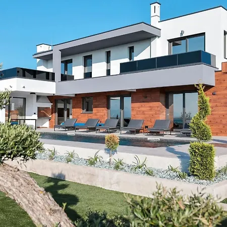 Royal Sands By Interhome *