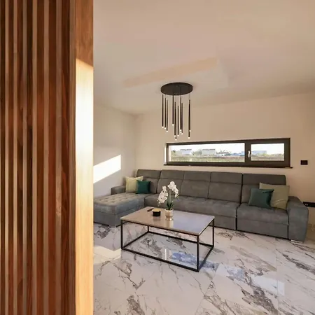 Royal Sands By Interhome * Nin